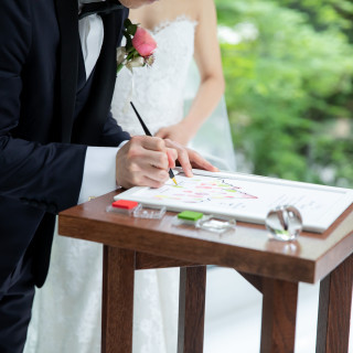 結婚証明書にサイン