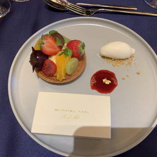 ケーキはパティシエの方と打ち合わせをして作ってもらいました。