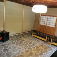 待合室の土足で入れる部屋