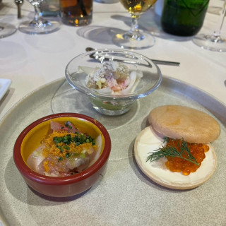 前菜。いくらとクリームチーズの最中が1番おすすめでした。