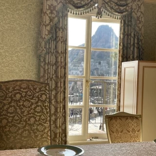 こちらから見えるのがプロメテウス火山。
