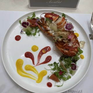 オマール海老が食べ応えがあり、見た目もオシャレでした。