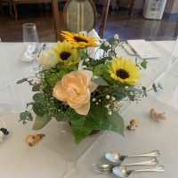 テーブルには夏らしいひまわりの花をおきました！