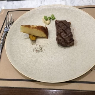 試食でいただいた食べ比べの牛肉