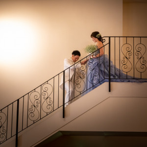 階段を使ったお色直し入場|595341さんのヴィラ・デ・マリアージュ 松本の写真(1288787)