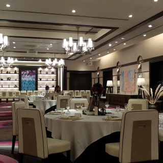 広い方の披露宴会場。ここで試食会をしました。