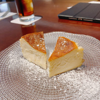 バスク風チーズケーキは絶対に食べないと損です。
