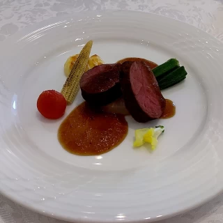 メインのお肉のお皿