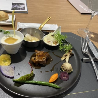 試食会にてフルコースのワンプレート