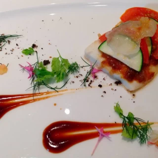 魚料理。花嫁のベールをイメージしているそうです。