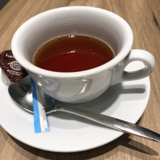 デザートと一緒に紅茶をいただきました。