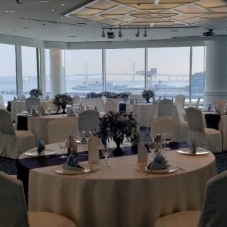 海が見える会場。