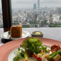 試食内容。左奥のパンが本当に美味しかったです。