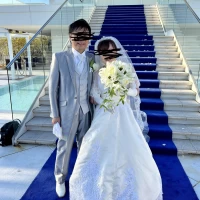 大階段下キレイな青の絨毯でした。
