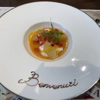 デザートは季節の果物で作られるそうです。写真は桃です