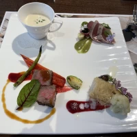 1人14000円のコース料理の一部です。