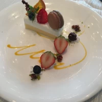 ケーキは何種類かあり、旦那さんと分け合いながら楽しみました