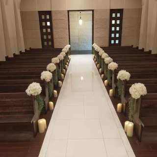 祭壇から出入口までの風景です。