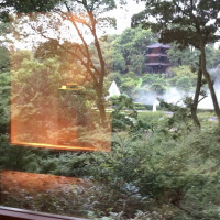 廊下からも庭園が見えます。東京雲海も見えました。