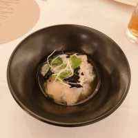 新鮮な真鯛をほうじ茶でいただくお茶漬け