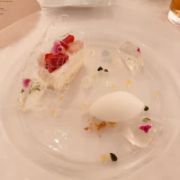 フランス産の桃とヴァンブランのムース