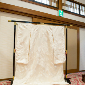 色直後、白無垢を会場内に飾ってくれました|596274さんの大國魂神社 結婚式場の写真(1424612)
