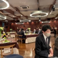ウッド調の会場
