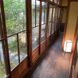 控室前の廊下