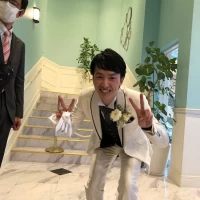 陽気な新郎。笑