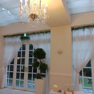 披露宴会場から望む併設ガーデン
