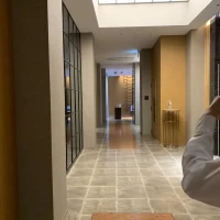 披露宴会場のテーマによって、廊下のデザインも異なります。