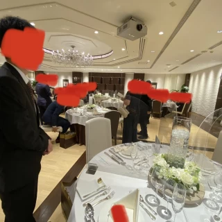 シャンデリアが綺麗でした。色合いもアットホームで居心地が良い