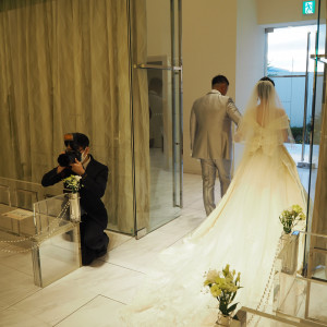 挙式会場から外が見えて開放感があります。|596796さんのノートルダム八戸/FIVESTAR WEDDINGの写真(1292652)