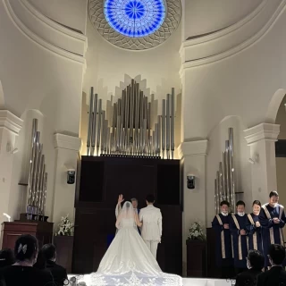 チャペルの新郎新婦