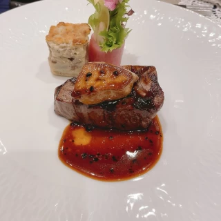 フォアグラのせお肉料理