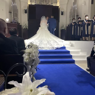 チャペルのドレス姿