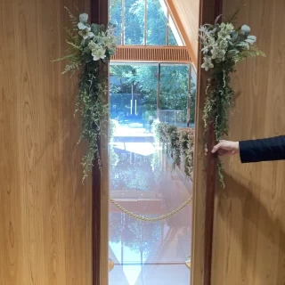 横から開く珍しいタイプのドア