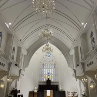天井の高い挙式会場