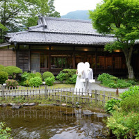 「菊華荘」の日本庭園にてブライダルフォト