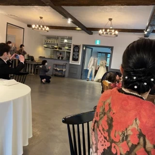披露宴会場に入場する時の写真。