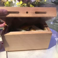 箱の中から蒸気が上がり、楽しいメニュー