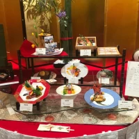 コースの展示。すこし洋風。パンもある。