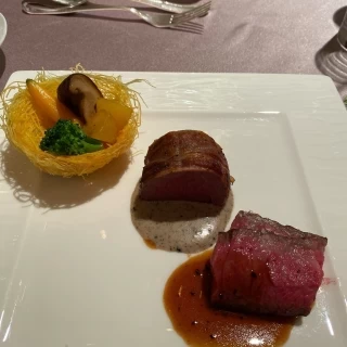 パリパリのが美味しかったです。
前菜です