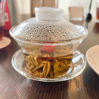 試食のお料理
お花が広がるように茶葉が開く中国茶