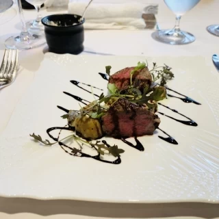 肉料理です。
九州の食材を使用されてています。