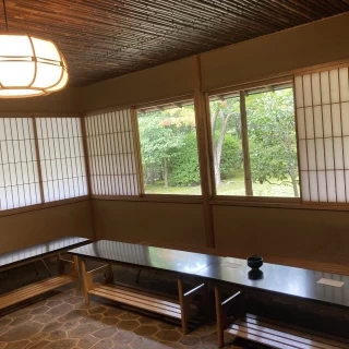 ここでお抹茶と和菓子を頂けます。