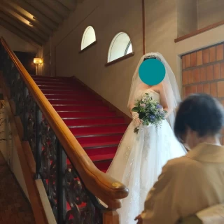 赤い階段がおしゃれです。