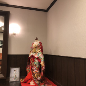 天井までの鏡のある衣装合わせ部屋|597528さんのノートルダム周南/FIVESTAR WEDDINGの写真(1307564)