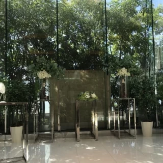 自然光の反射で室内の明るさがあります