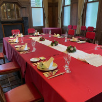 披露宴のテーブル配置と雰囲気